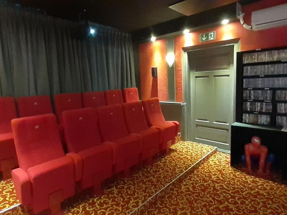 Heritage Villa With Home Cinema Sauna Treuen Eksteriør billede